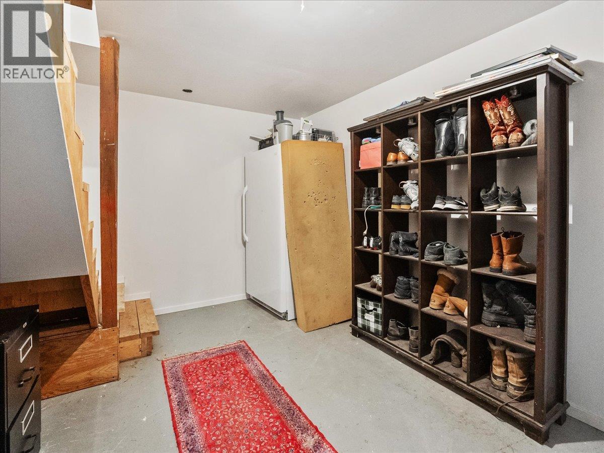 6172 SLOCAN RIVER Road - 50