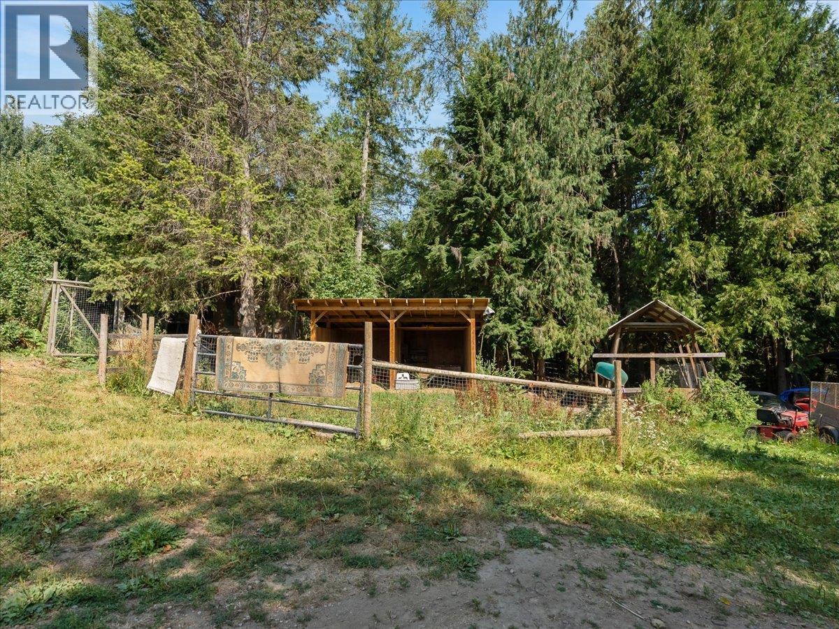 6172 SLOCAN RIVER Road - 69