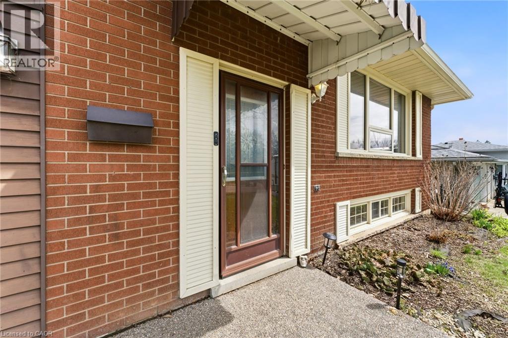 13 GREENWOOD Drive, New Hamburg, Ontario, N3A1L1 — Photo 3