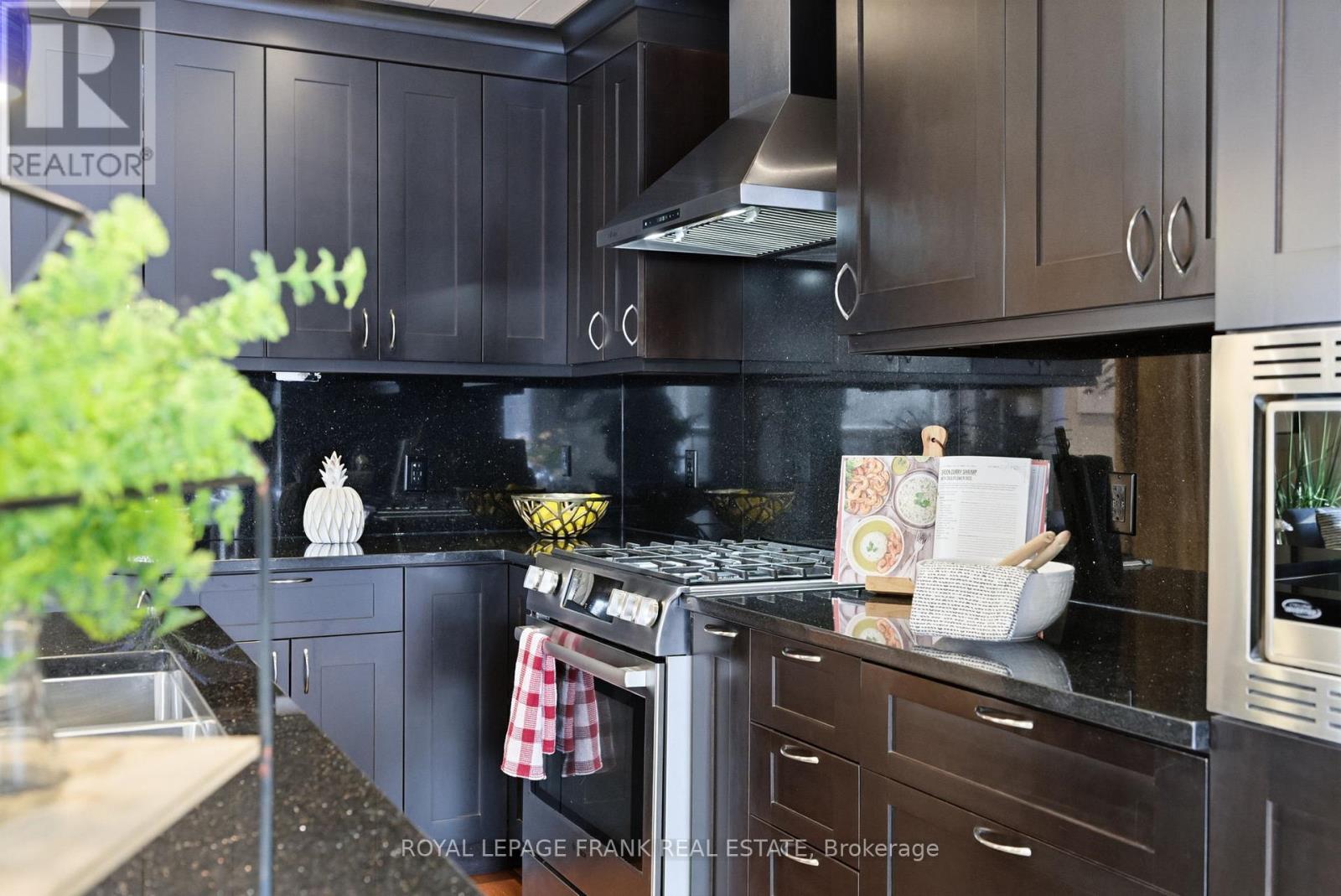 9 ROYAL PINES COURT — photo 15