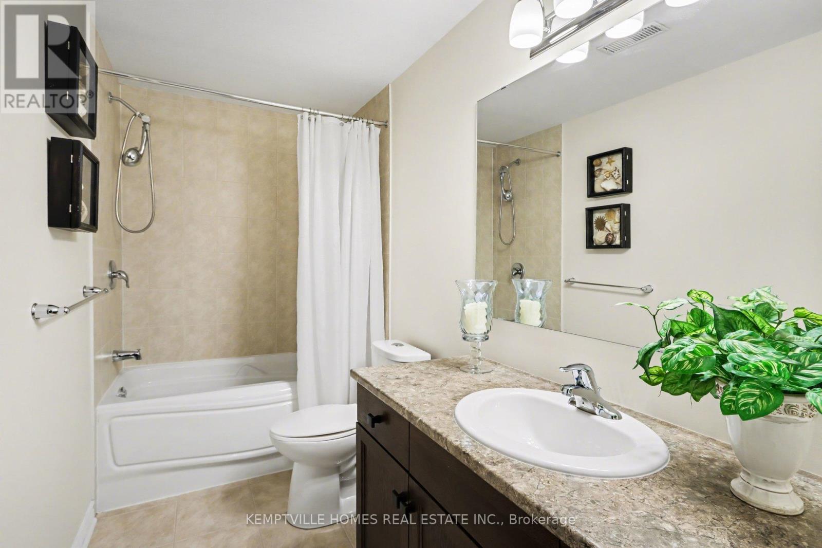171 ROYAL LANDING GATE - 18
