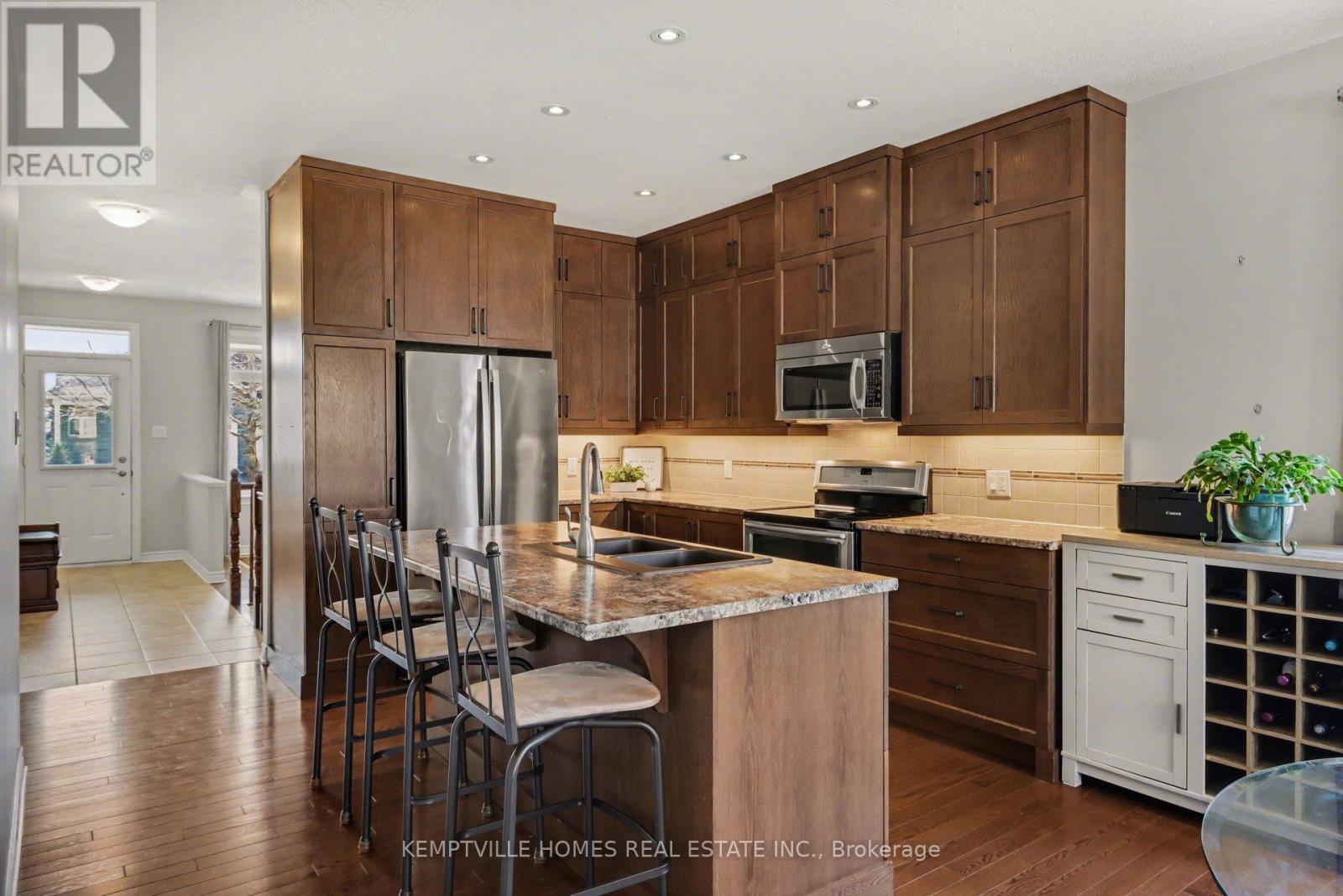 171 ROYAL LANDING GATE - 7