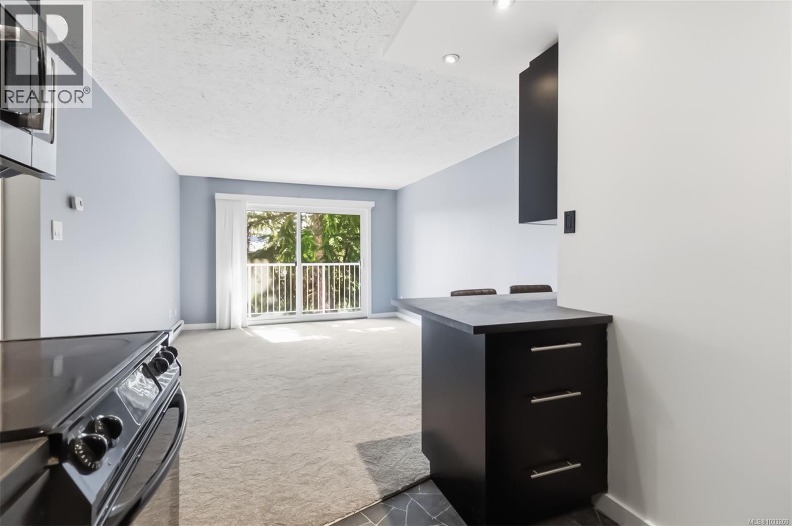 305 900 Tolmie Avenue, Saanich