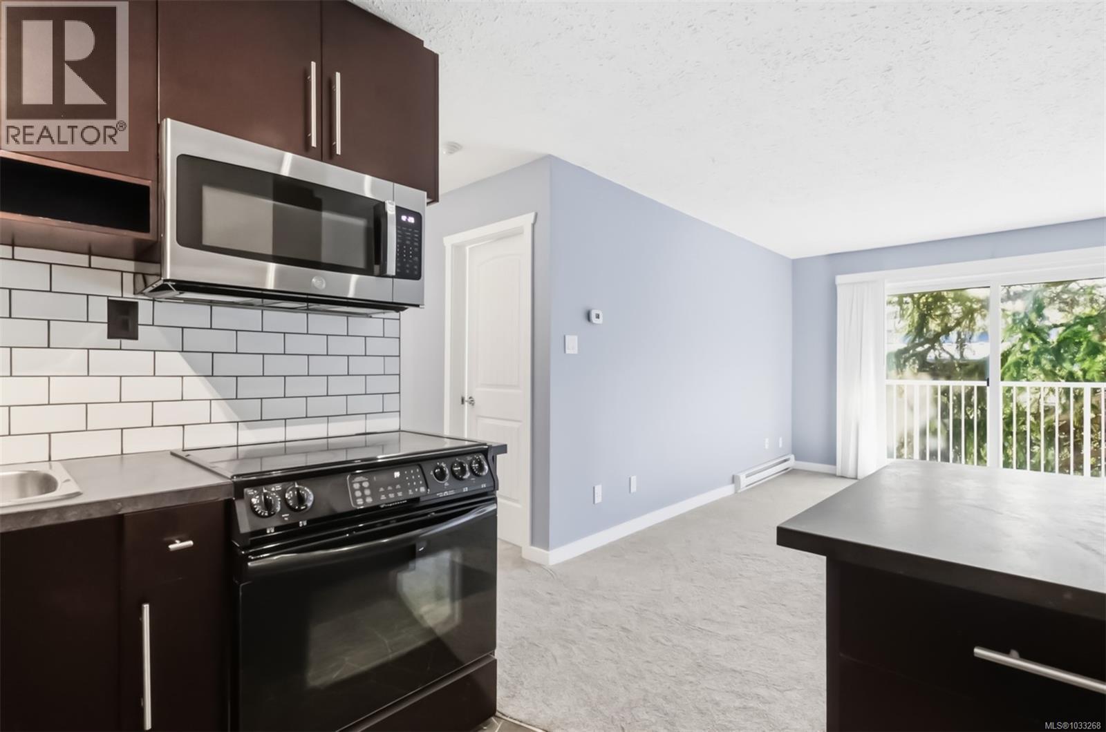 305 900 Tolmie Avenue, Saanich