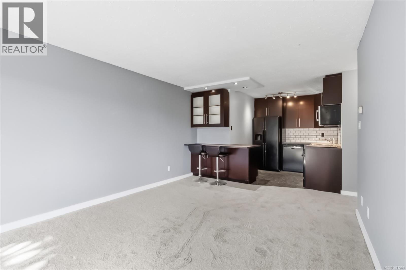 305 900 Tolmie Avenue, Saanich