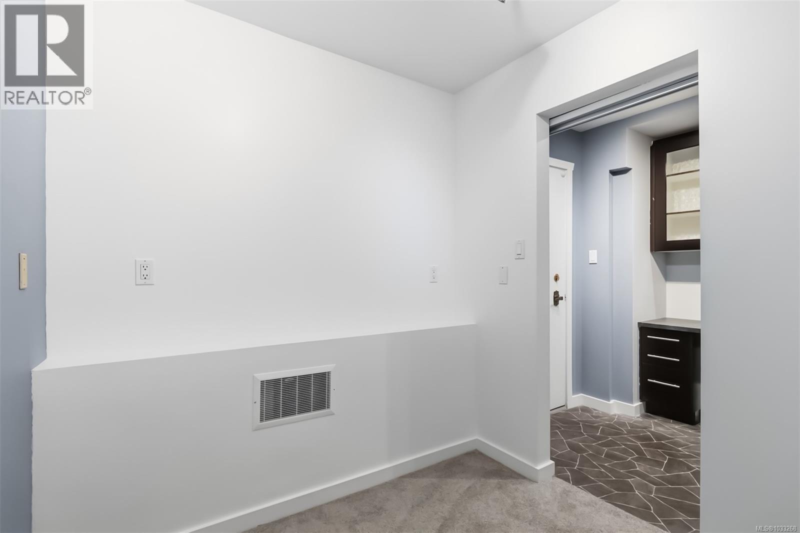 305 900 Tolmie Avenue, Saanich