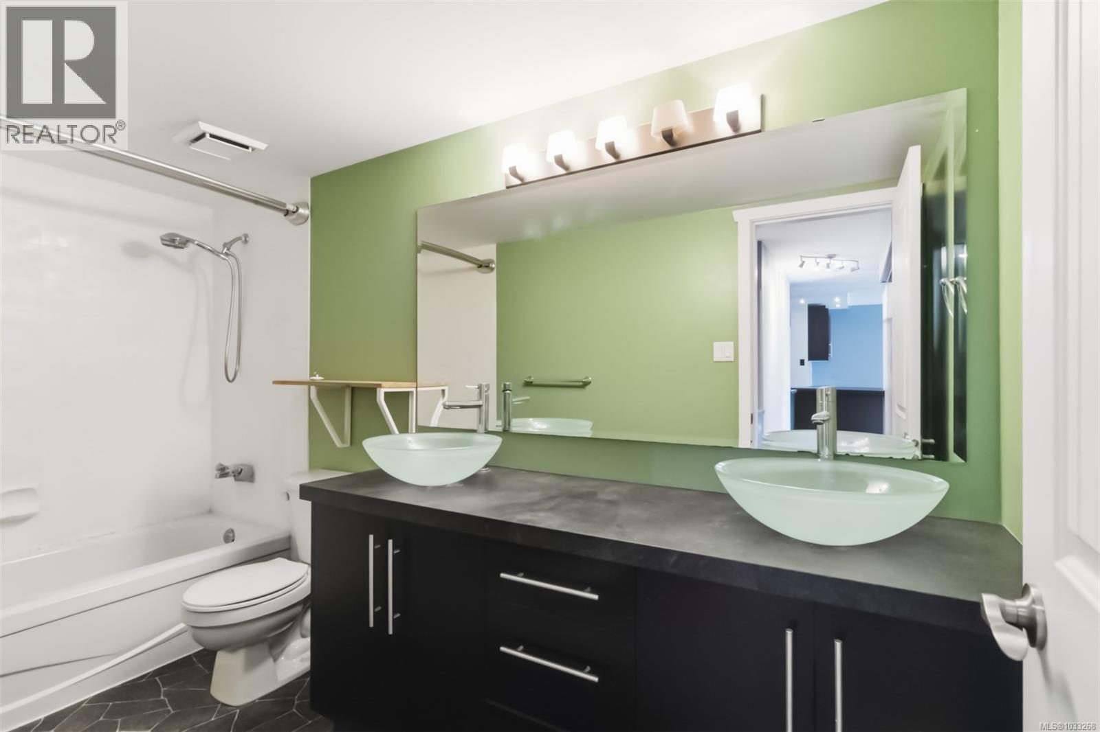 305 900 Tolmie Avenue, Saanich