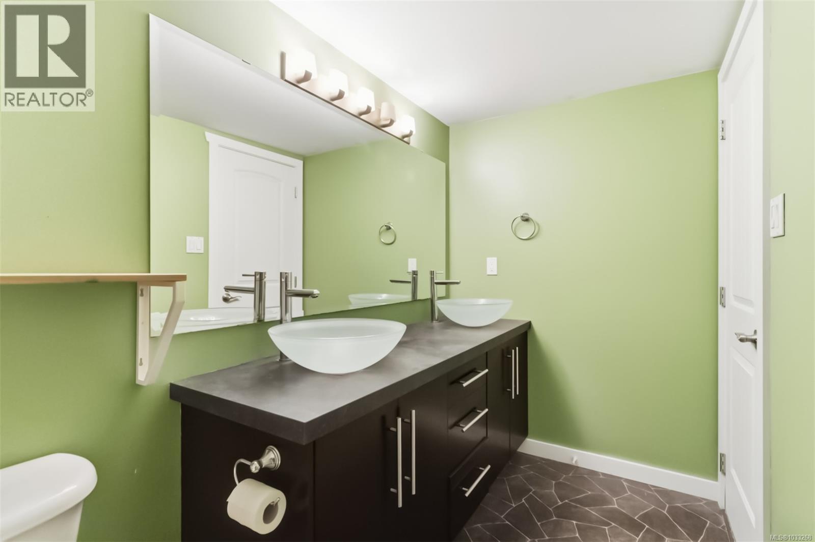 305 900 Tolmie Avenue, Saanich