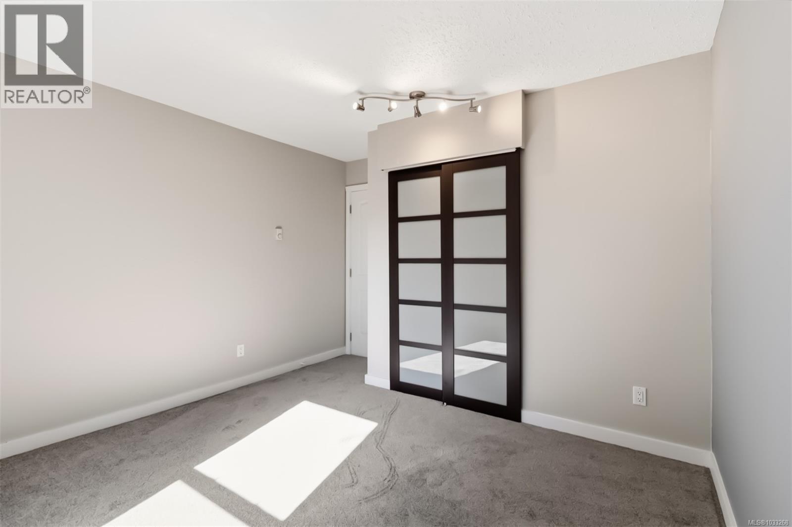 305 900 Tolmie Avenue, Saanich