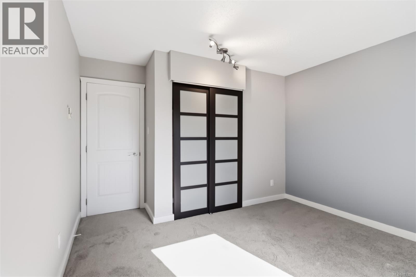 305 900 Tolmie Avenue, Saanich