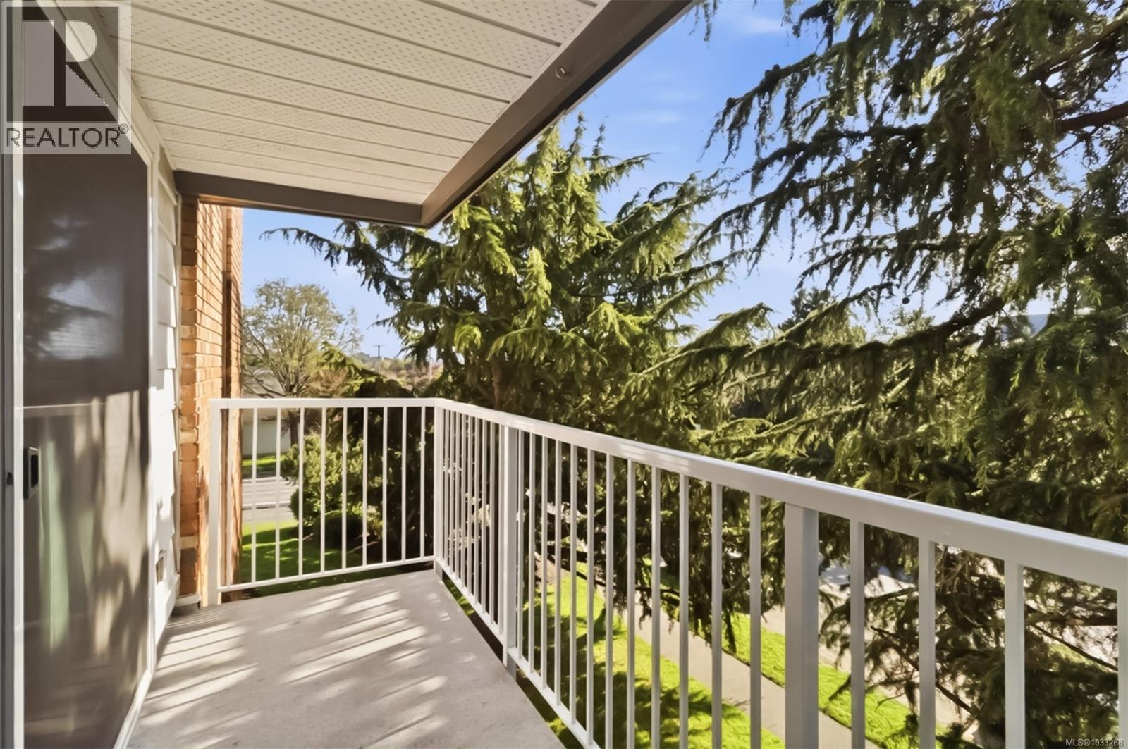 305 900 Tolmie Avenue, Saanich