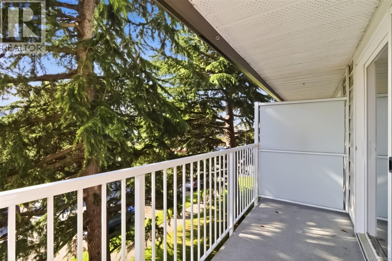 305 900 Tolmie Avenue, Saanich