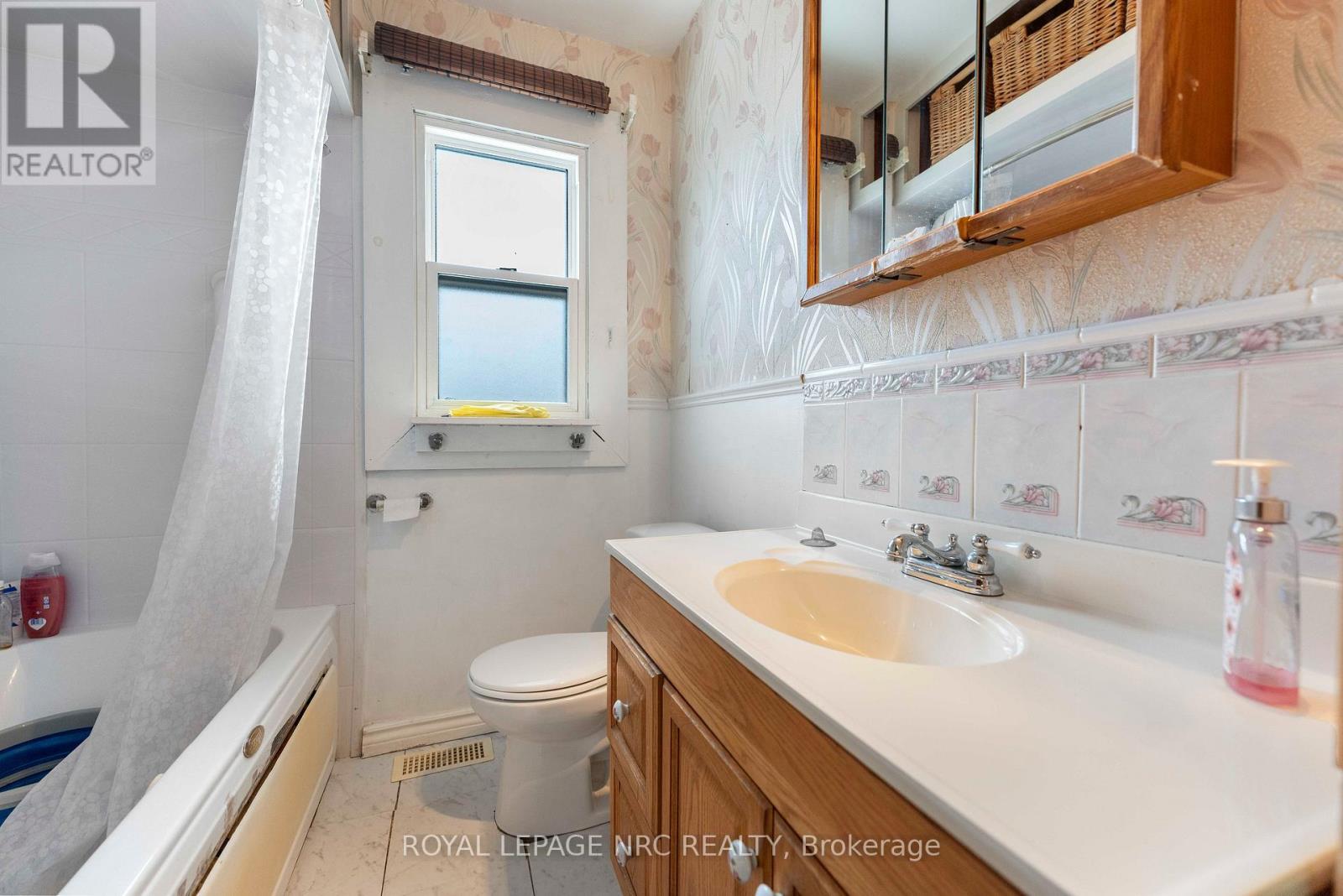 32 AMBROSE STREET — photo 25