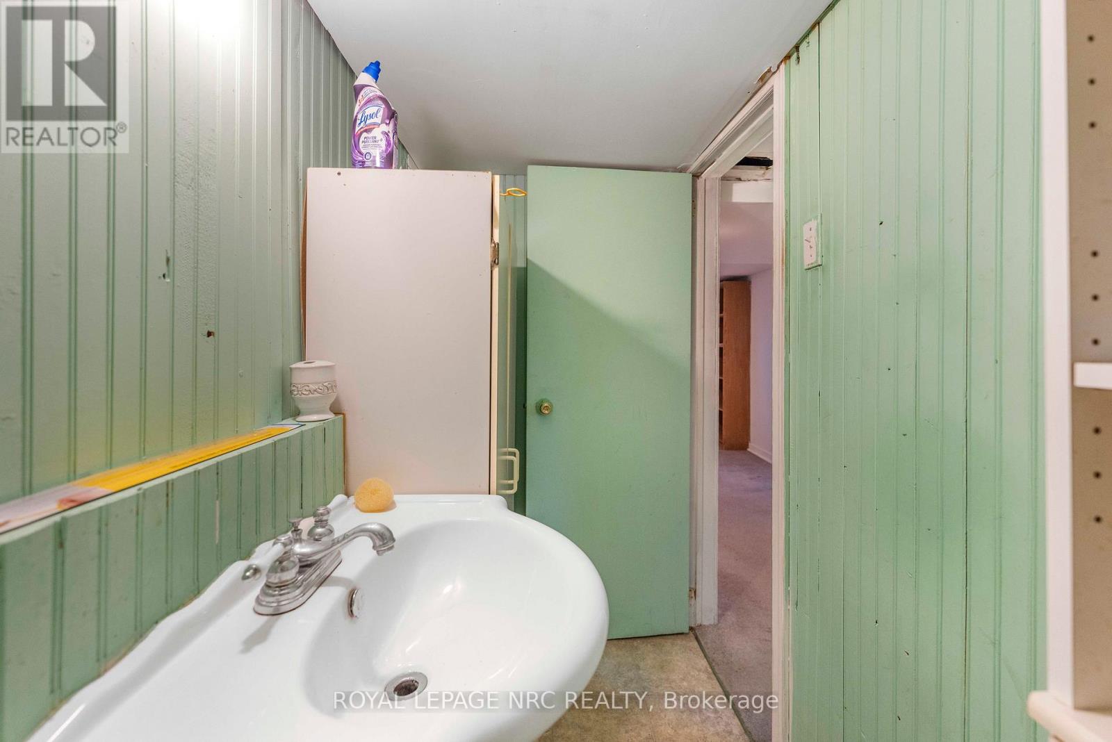 32 AMBROSE STREET — photo 31