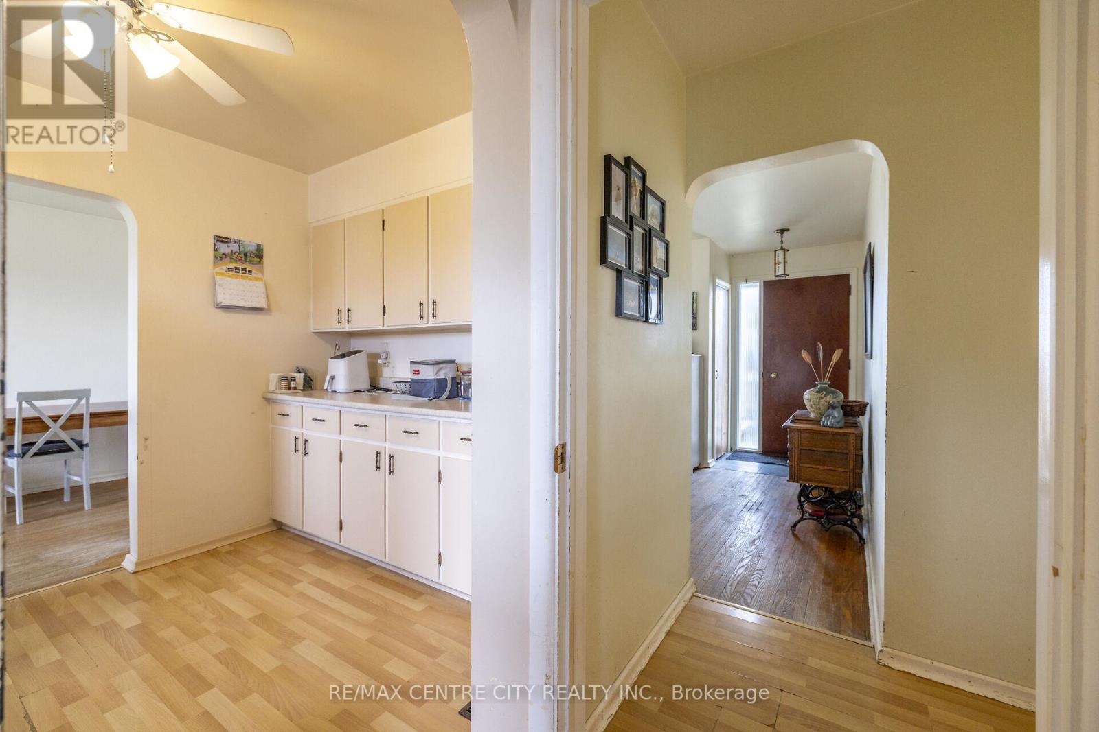 1998 SOUTH MCNAUGHTON ROAD W Property Photo