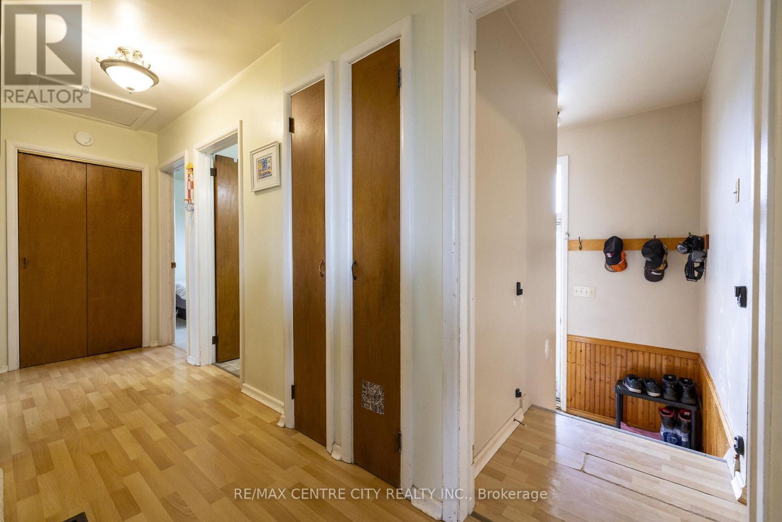 1998 SOUTH MCNAUGHTON ROAD W Property Photo