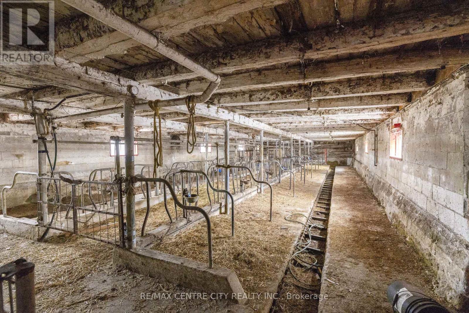 1998 SOUTH MCNAUGHTON ROAD W Property Photo