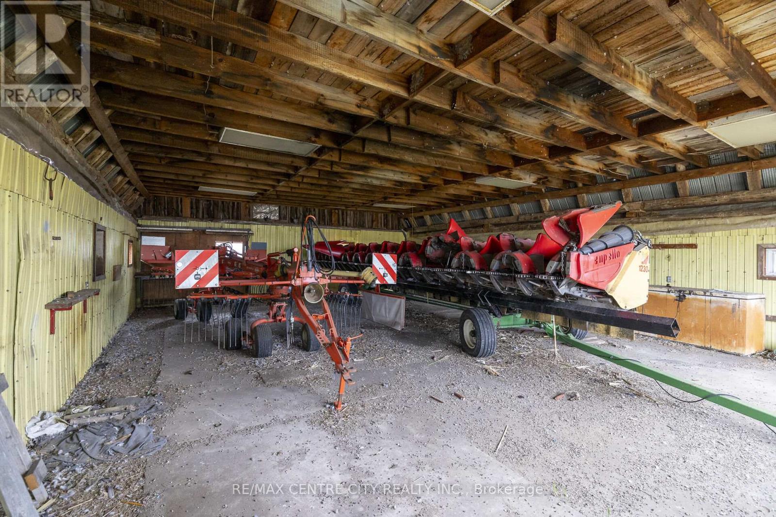 1998 SOUTH MCNAUGHTON ROAD W Property Photo