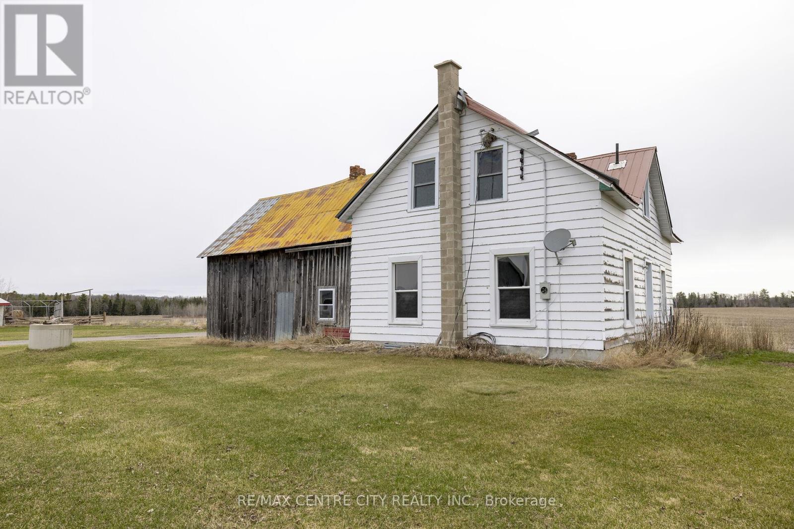 1998 SOUTH MCNAUGHTON ROAD W Property Photo