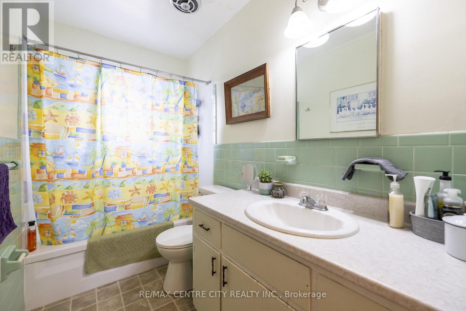 1998 SOUTH MCNAUGHTON ROAD W Property Photo