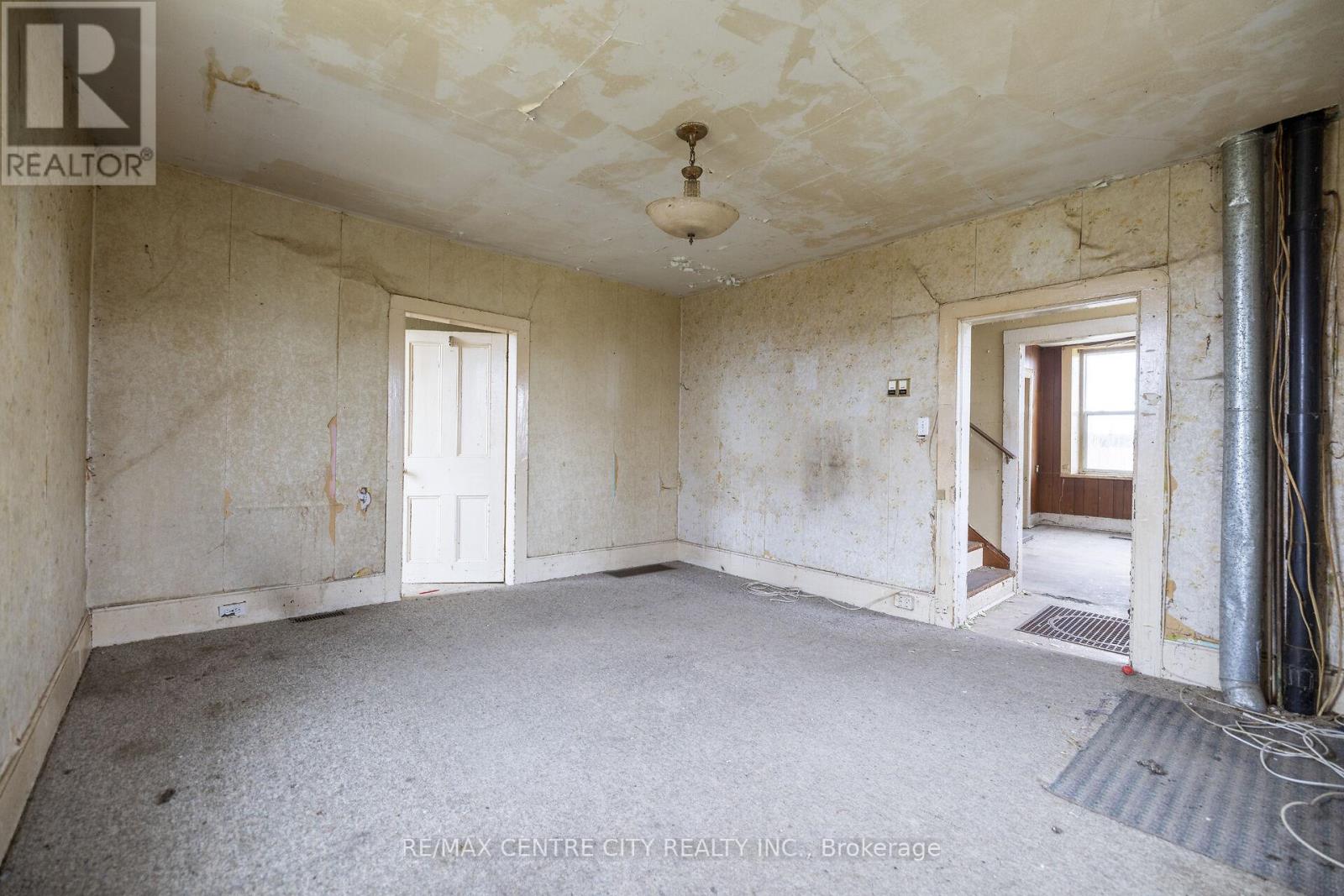 1998 SOUTH MCNAUGHTON ROAD W Property Photo