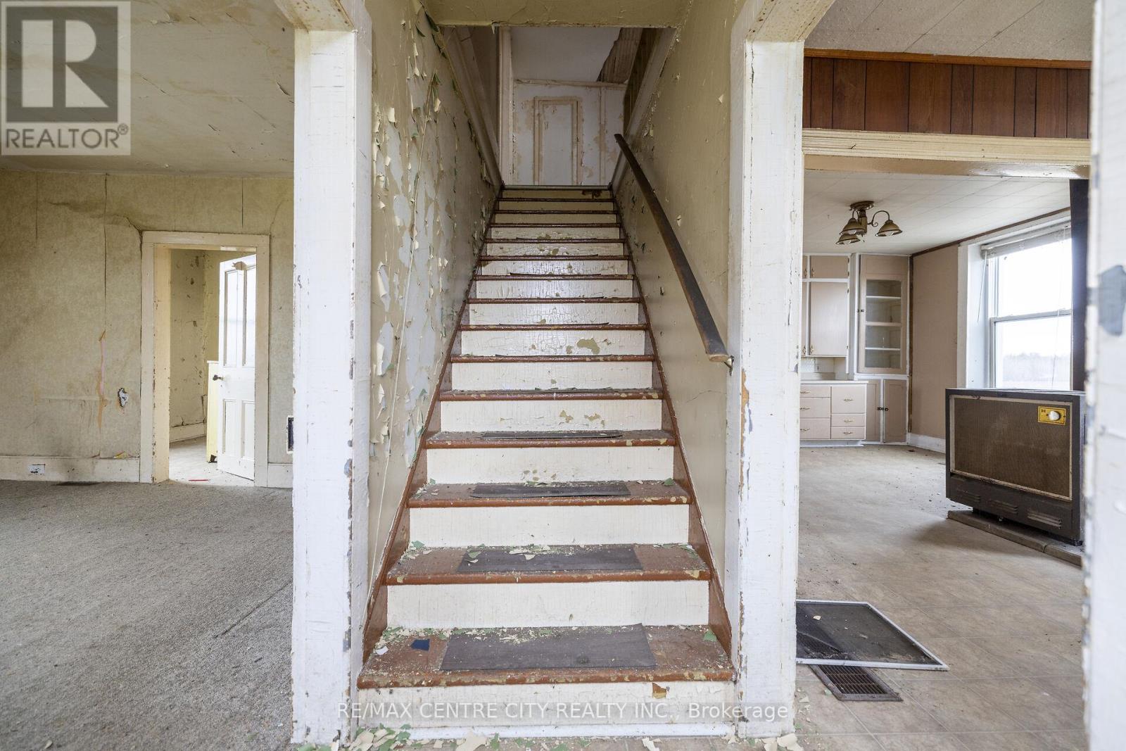 1998 SOUTH MCNAUGHTON ROAD W Property Photo