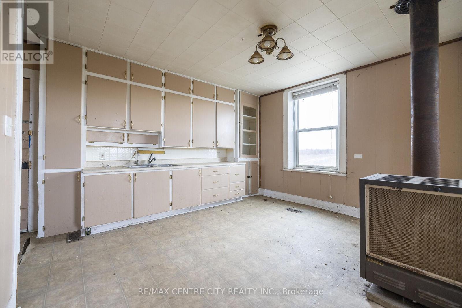 1998 SOUTH MCNAUGHTON ROAD W Property Photo