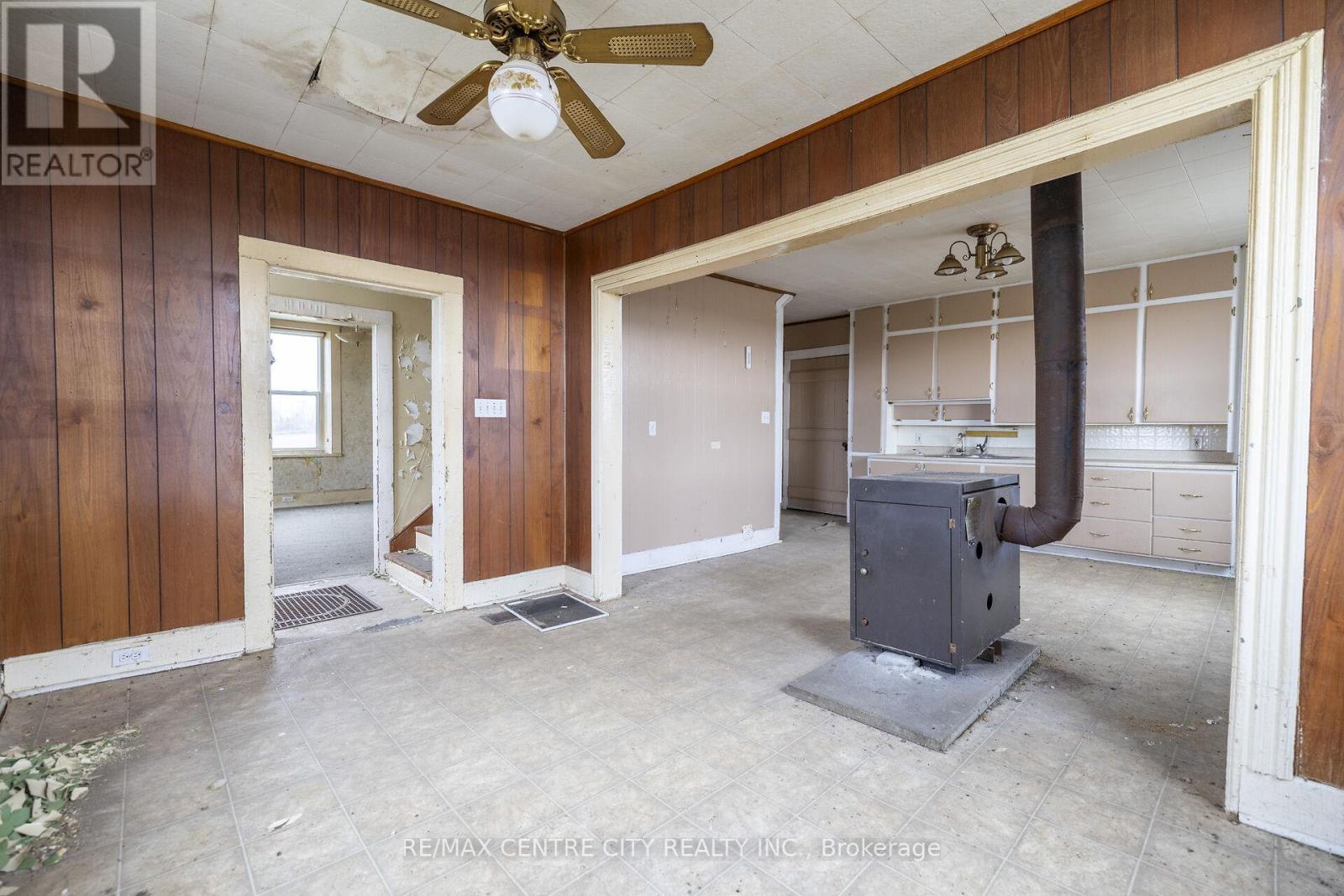 1998 SOUTH MCNAUGHTON ROAD W Property Photo