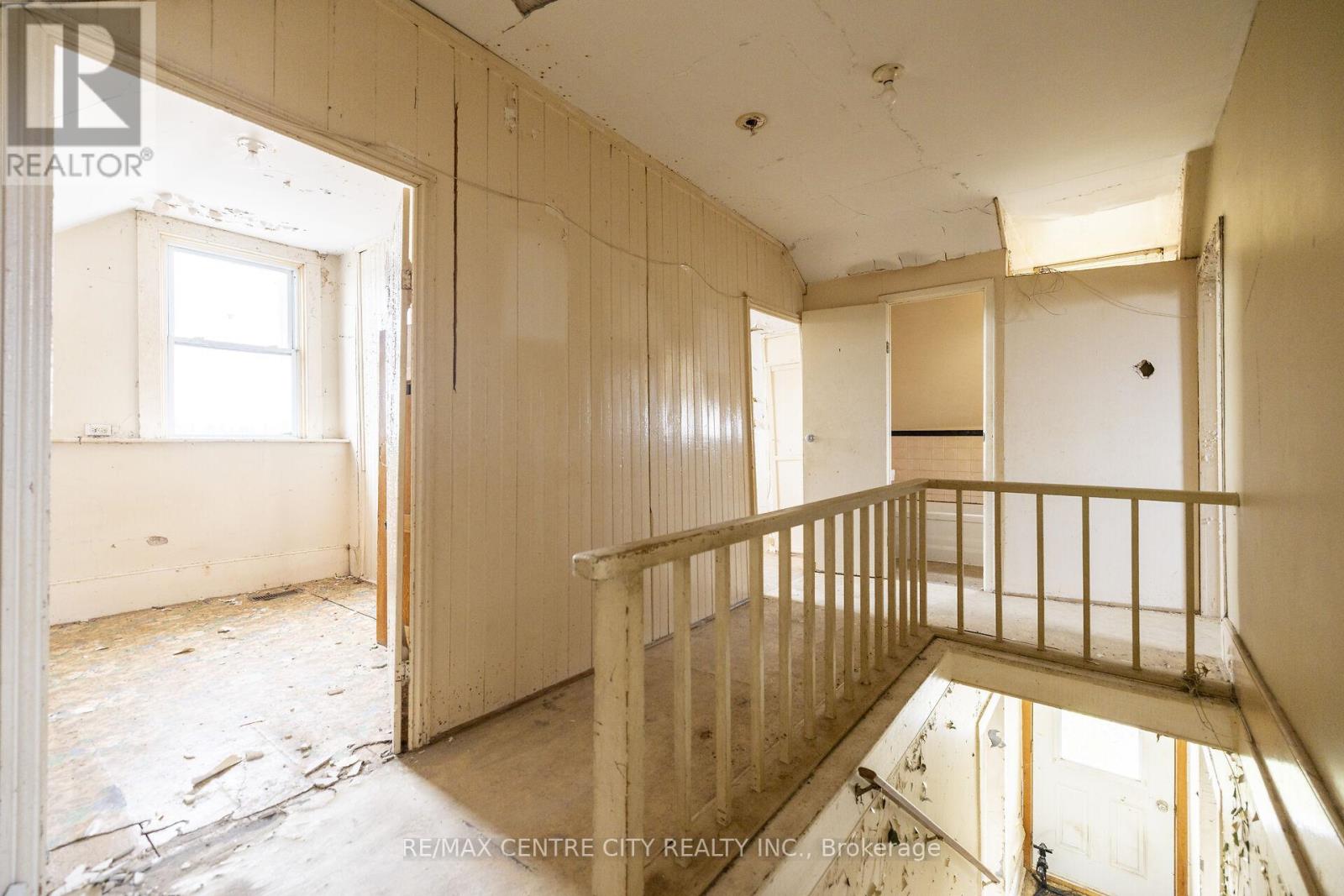 1998 SOUTH MCNAUGHTON ROAD W Property Photo