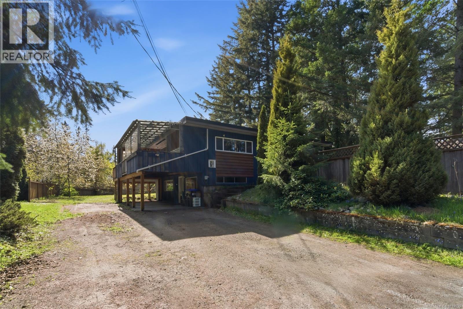 1747 Cedar Rd NE - 3