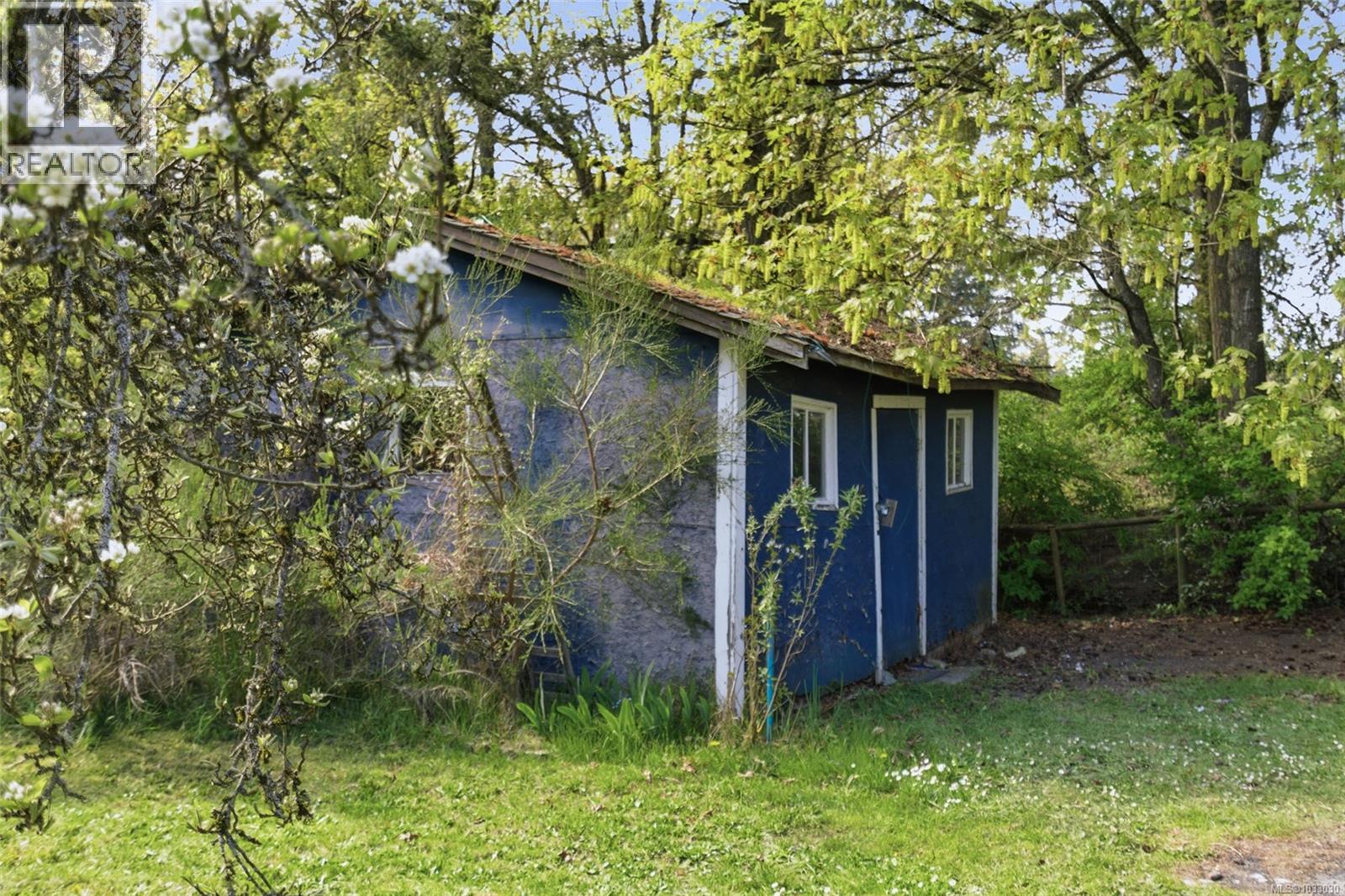 1747 Cedar Rd NE - 36
