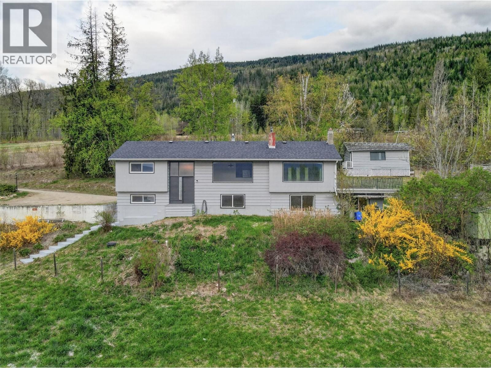 6990 70 Avenue NE - 8