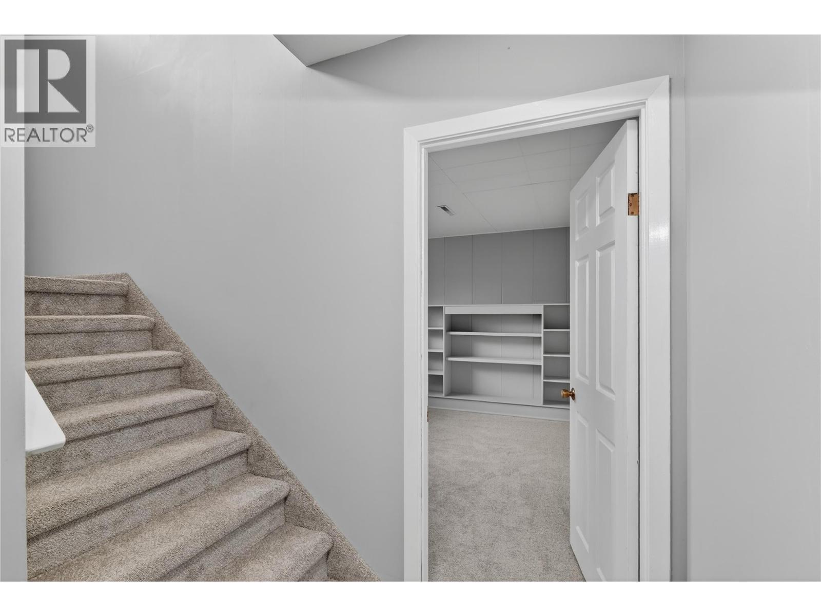 6990 70 Avenue NE - 36