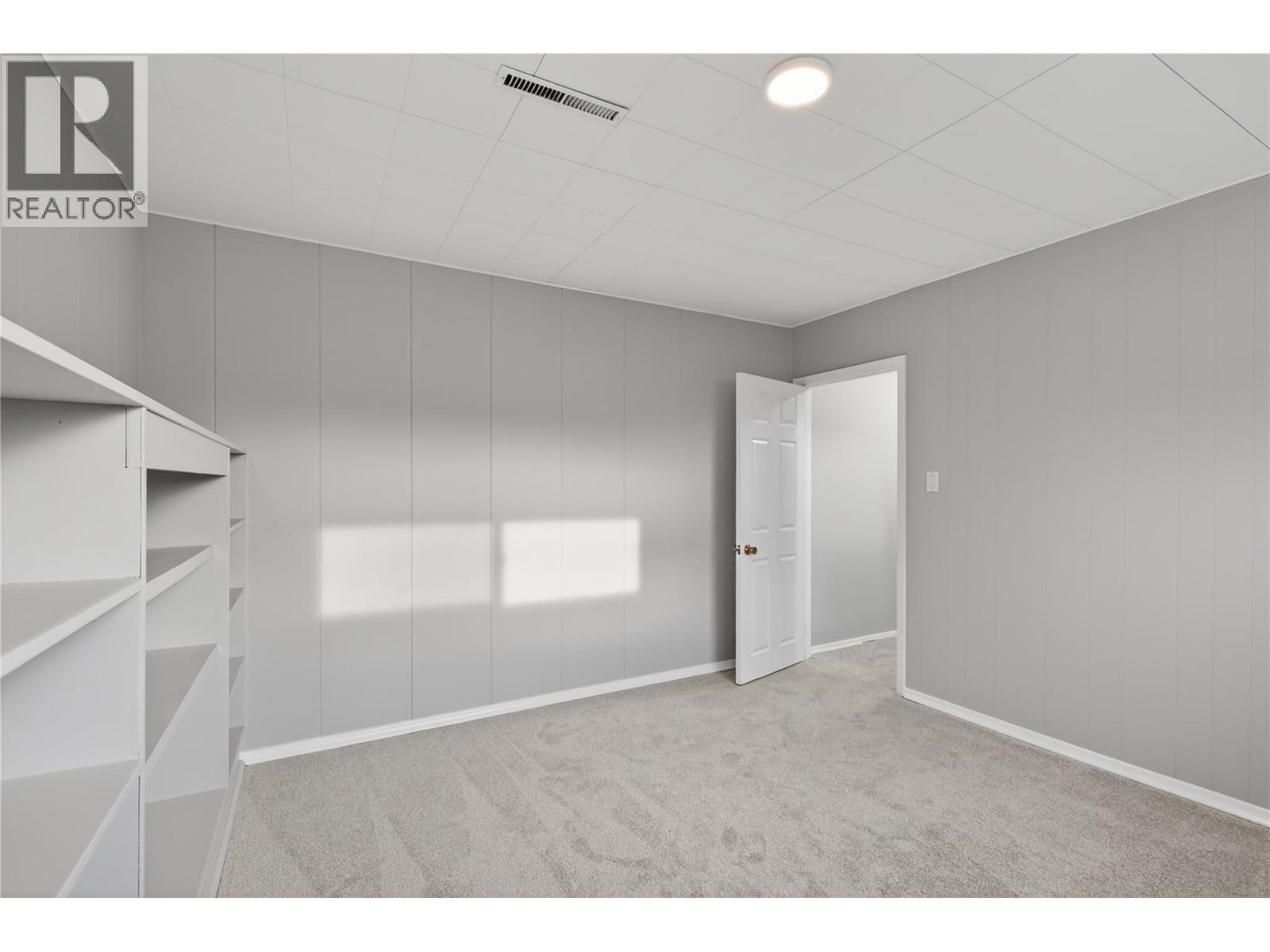 6990 70 Avenue NE - 38