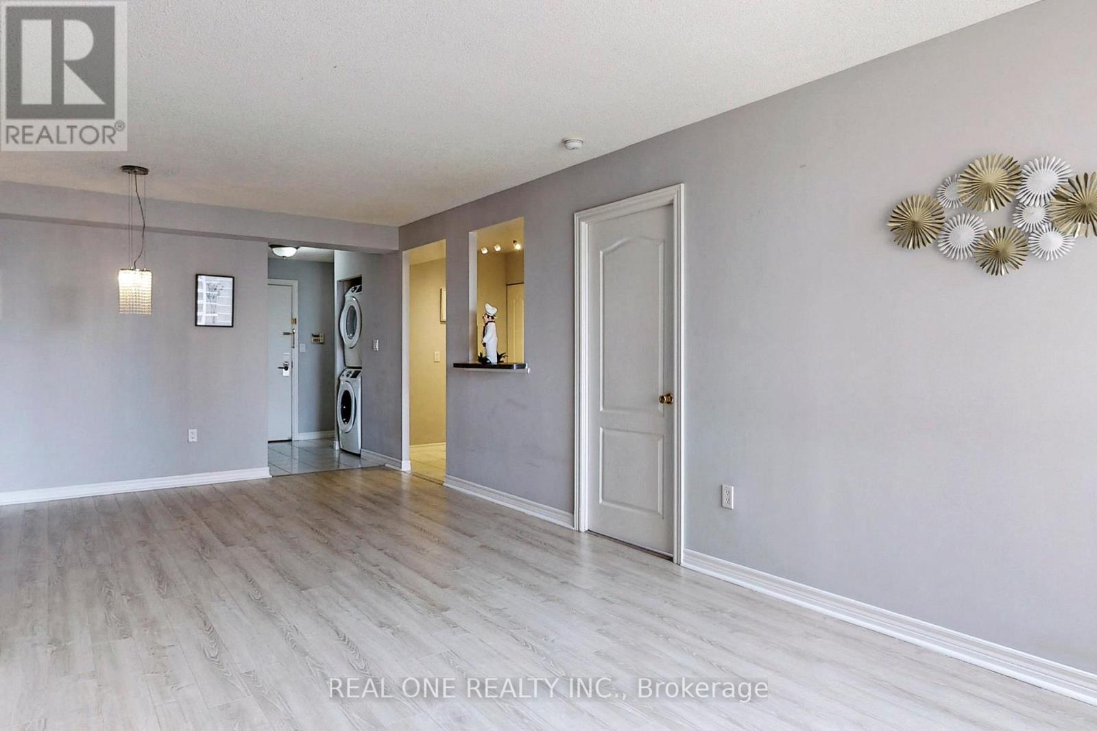 #1203 88 GRANDVIEW WAY - 11