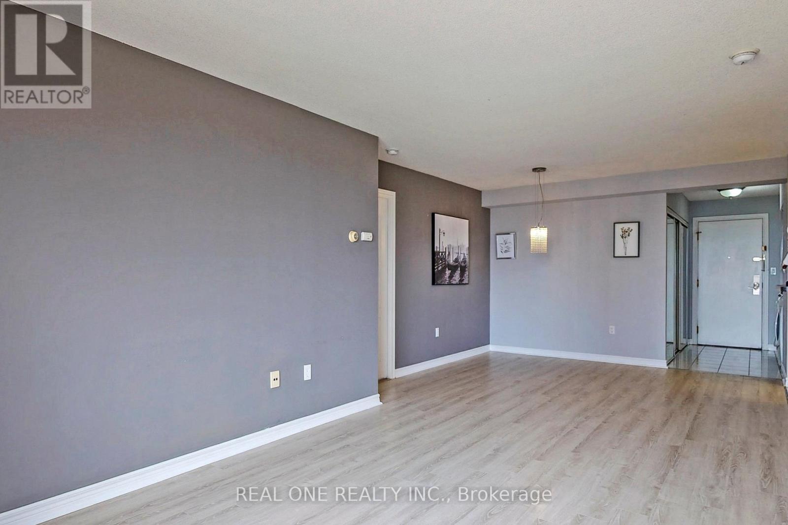 #1203 88 GRANDVIEW WAY - 12
