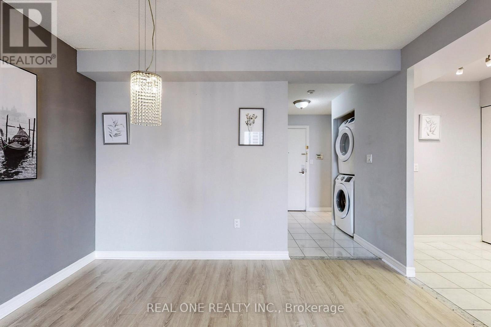 #1203 88 GRANDVIEW WAY - 14