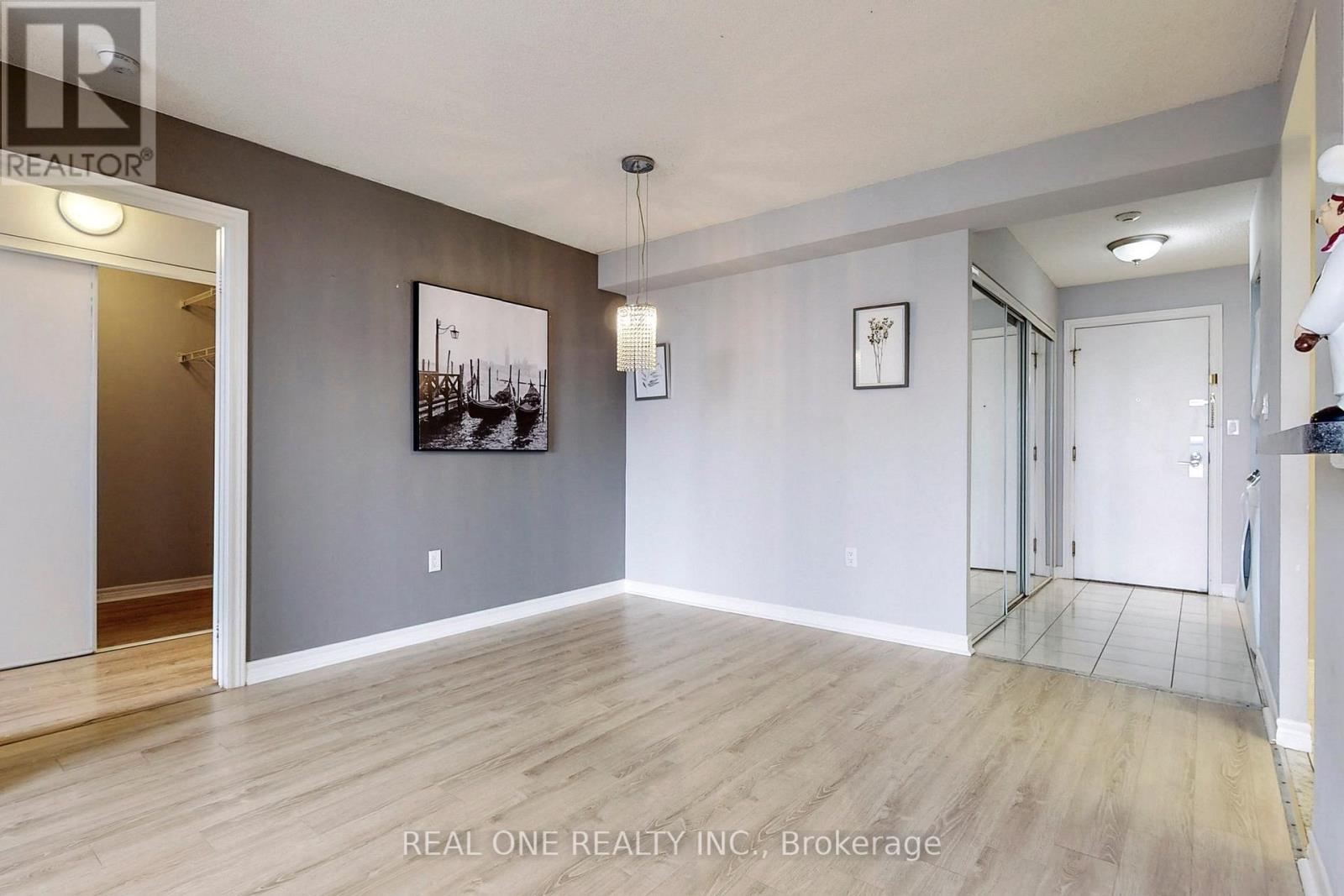 #1203 88 GRANDVIEW WAY - 15