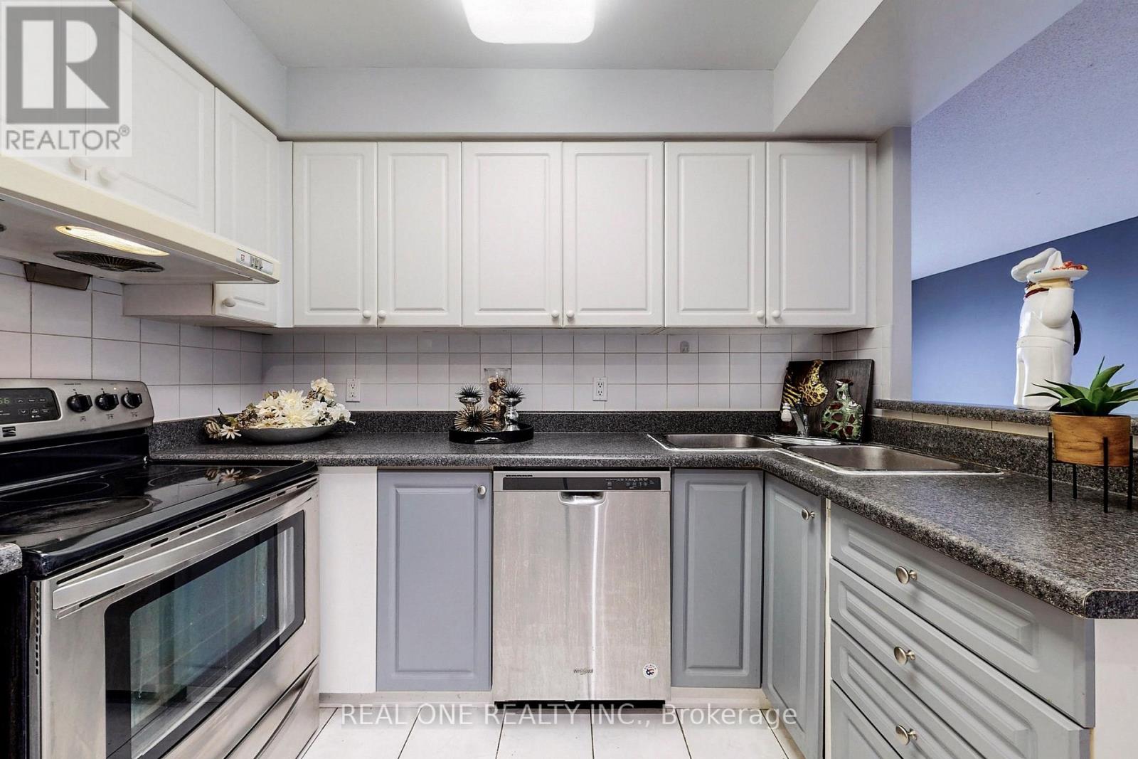 #1203 88 GRANDVIEW WAY - 18