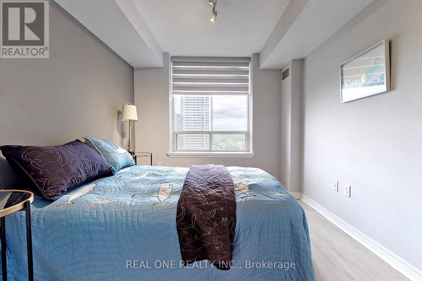 #1203 88 GRANDVIEW WAY - 31