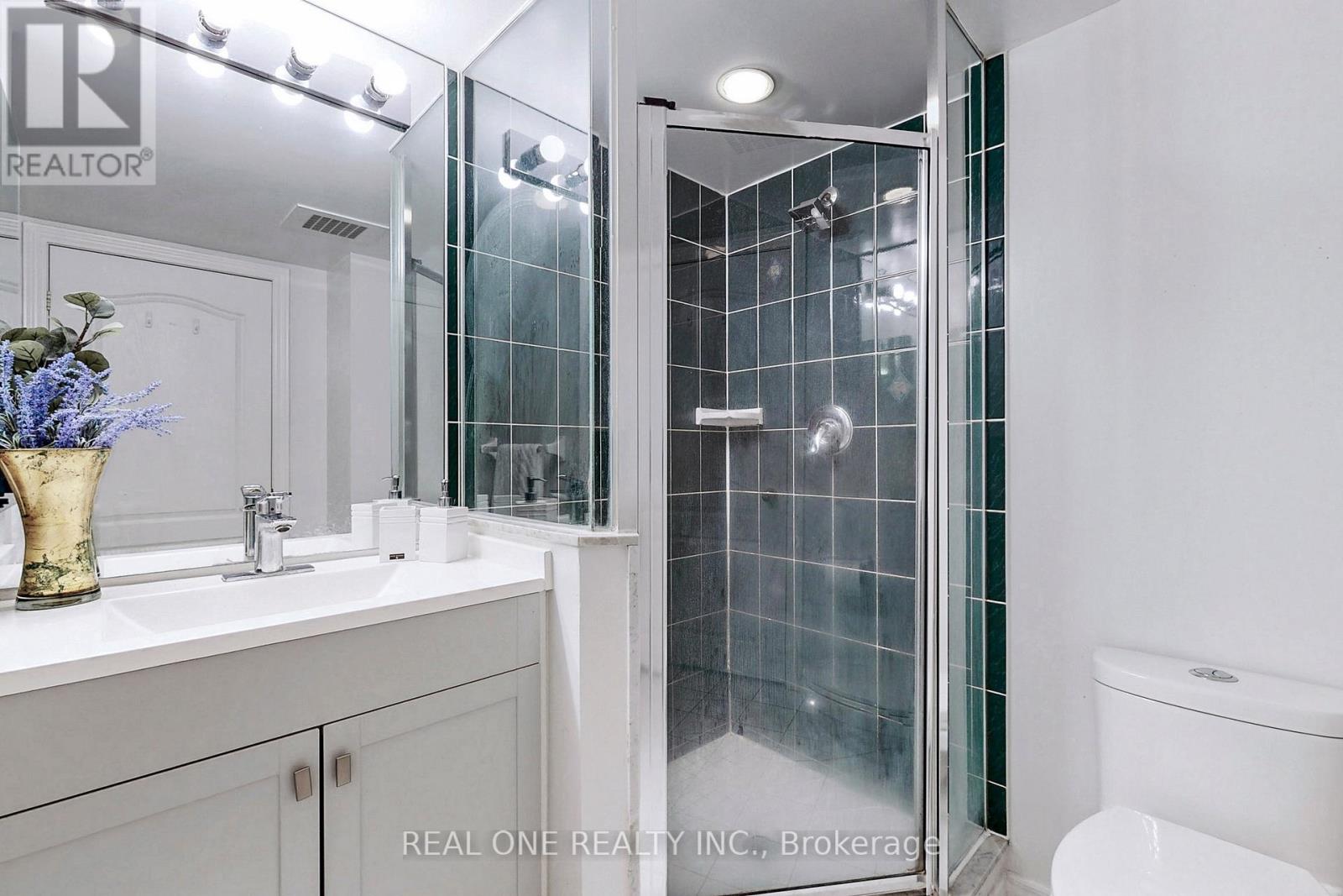 #1203 88 GRANDVIEW WAY - 32