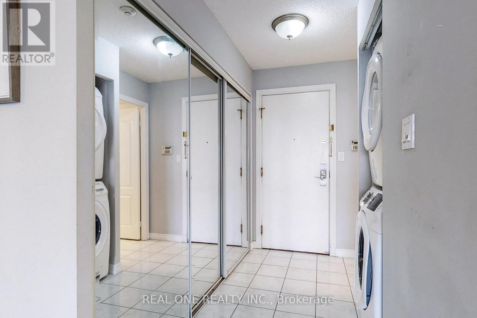 #1203 88 GRANDVIEW WAY - 36