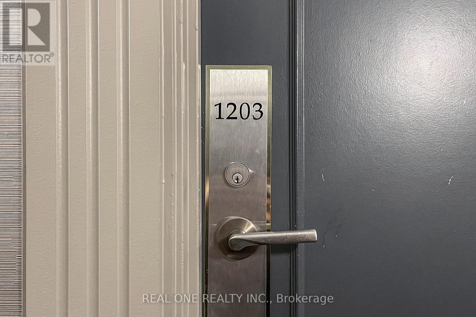 #1203 88 GRANDVIEW WAY - 37
