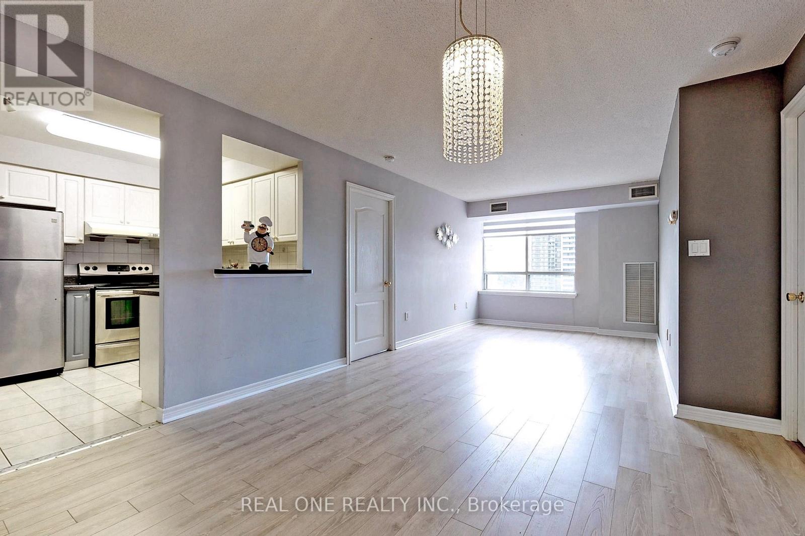 #1203 88 GRANDVIEW WAY - 7