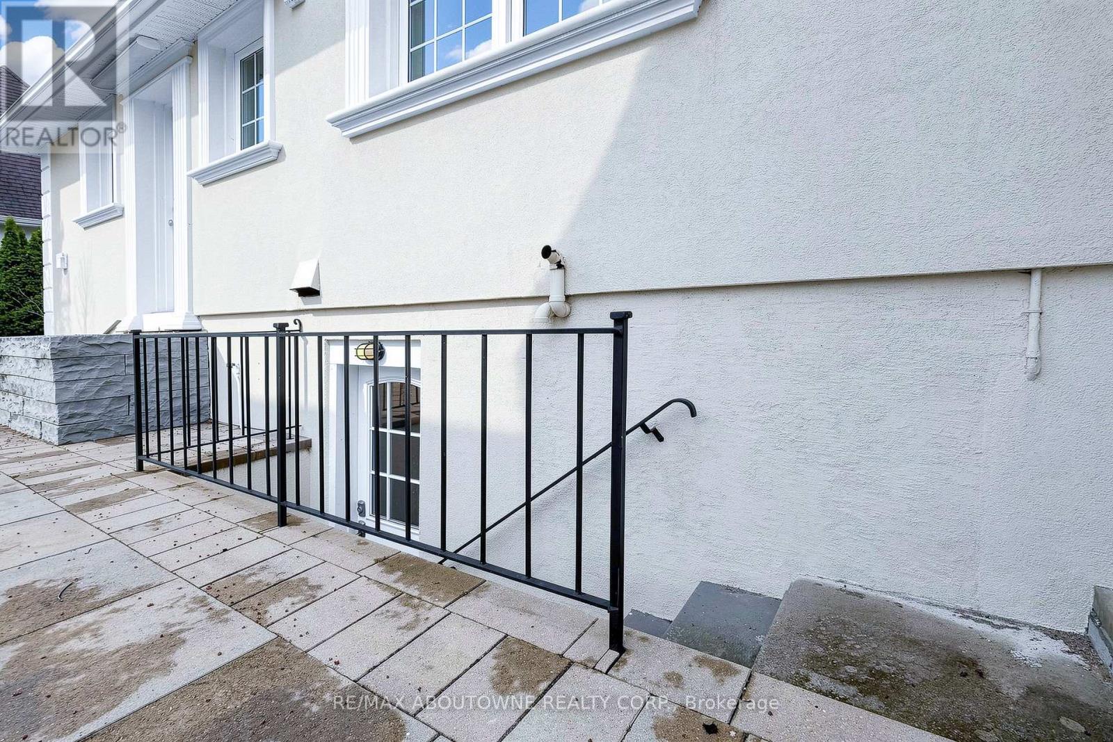 1316 CAMBRIDGE DRIVE - 39