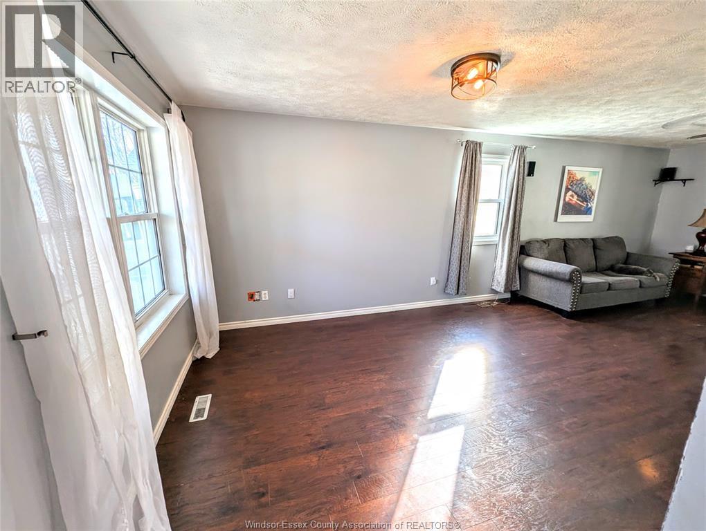 573 PALL MALL STREET — photo 3