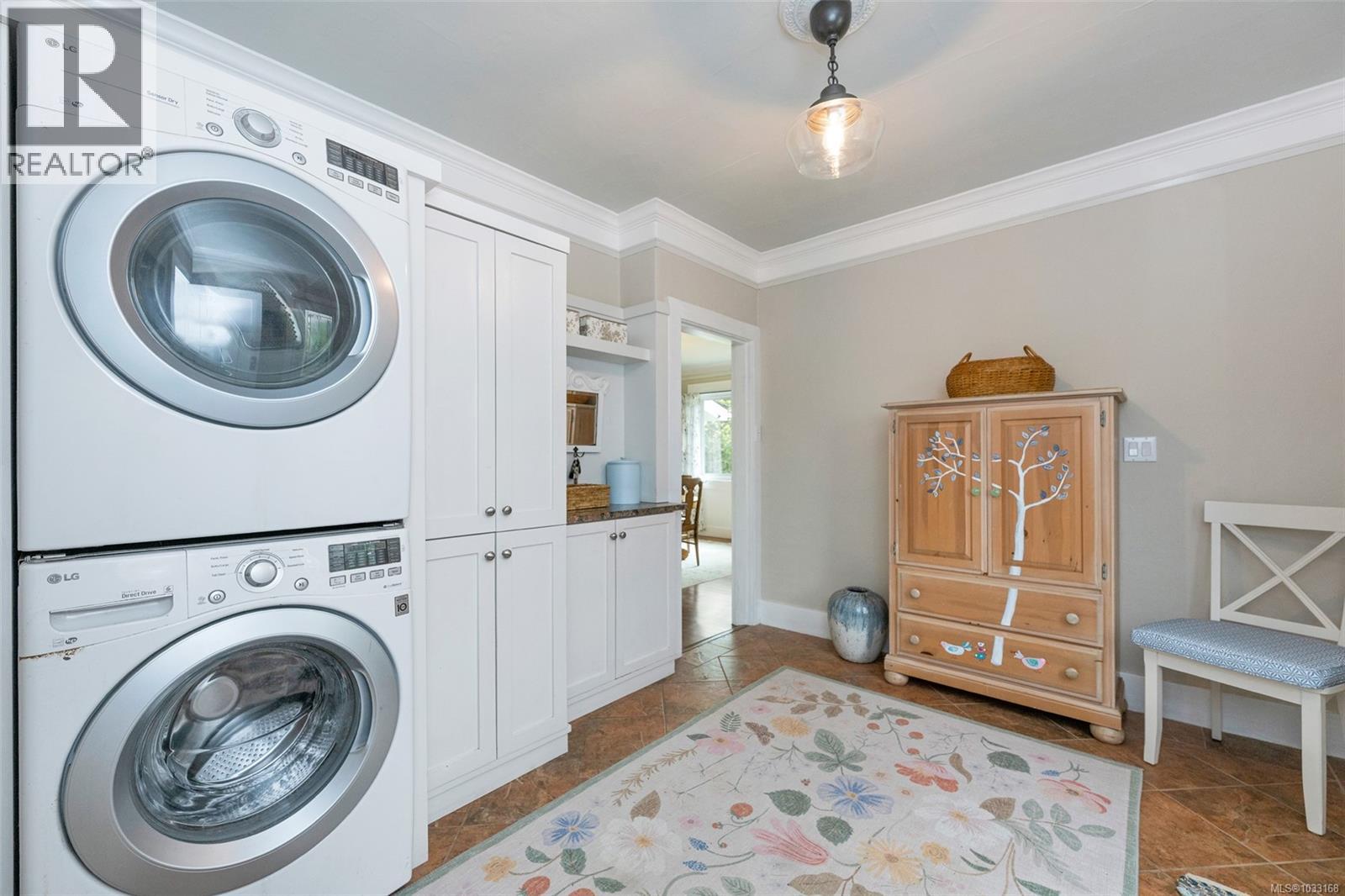  7356 Wallace Drive, Central Saanich