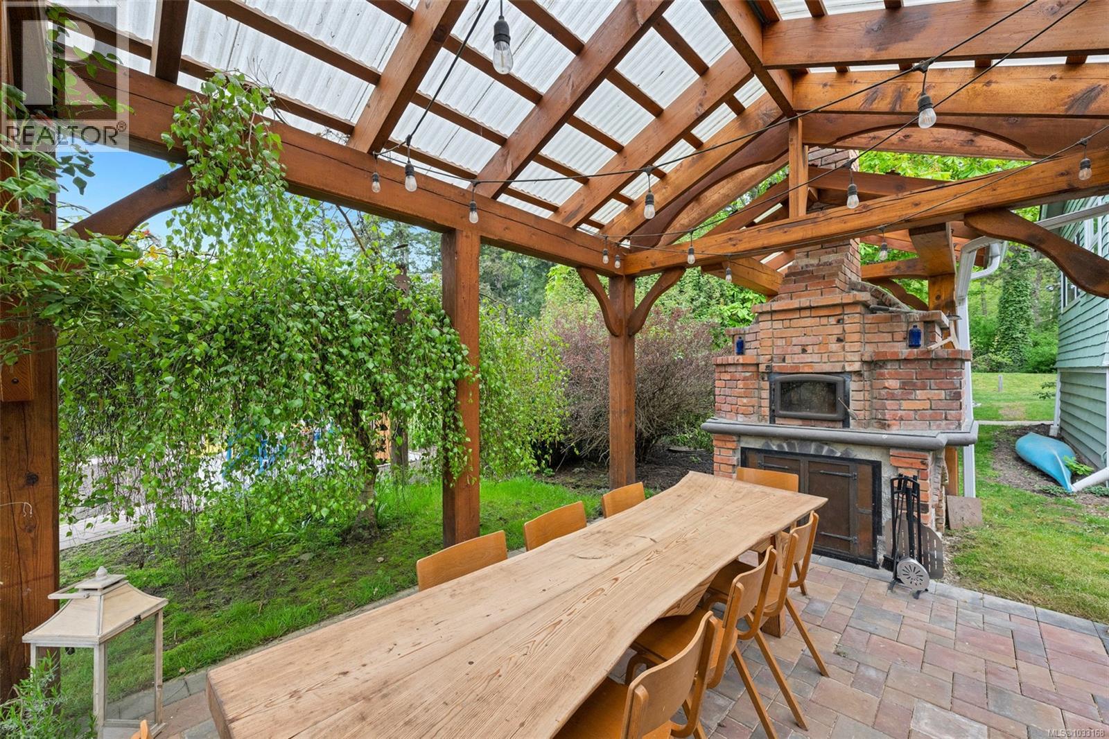  7356 Wallace Drive, Central Saanich