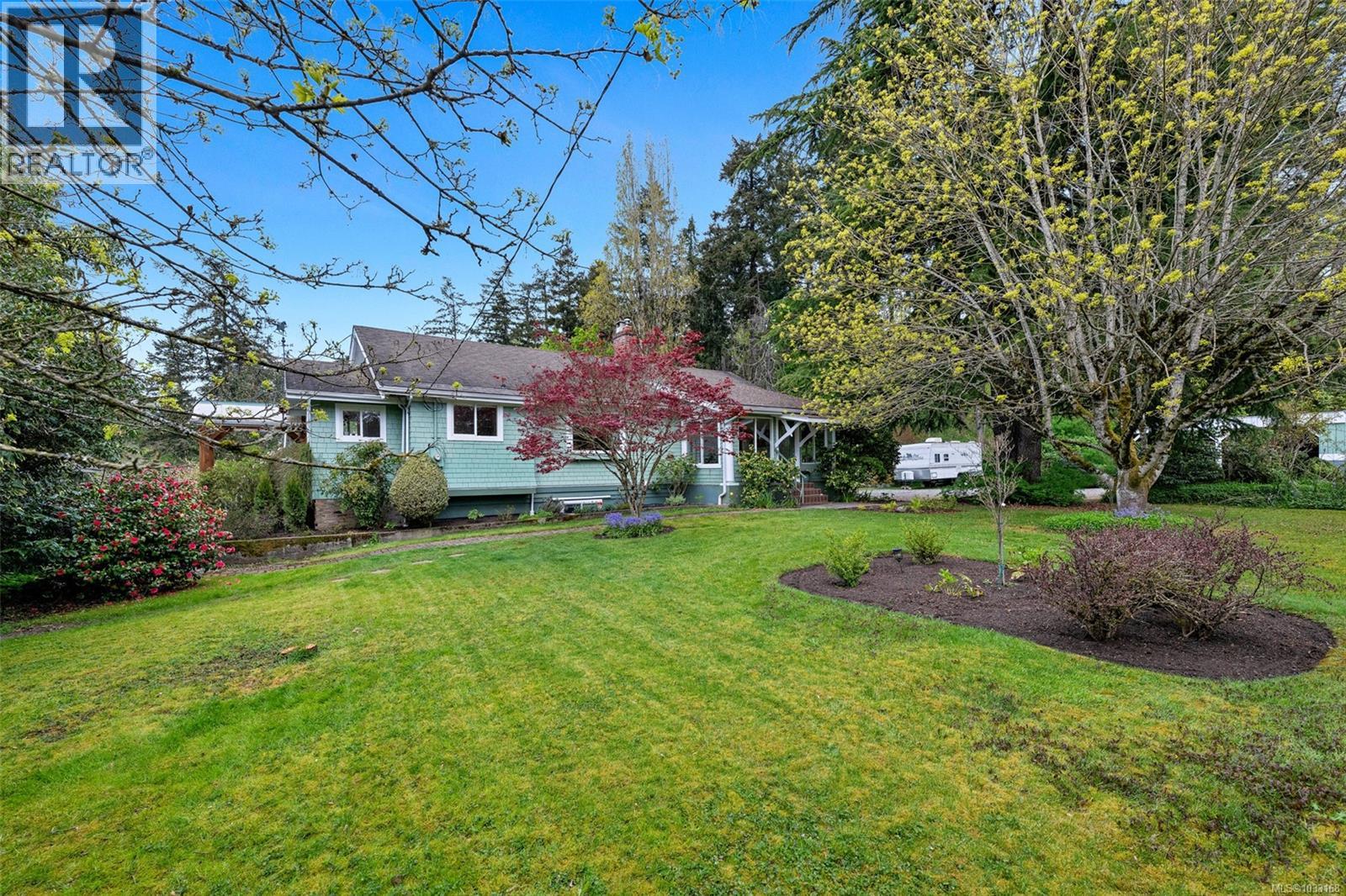  7356 Wallace Drive, Central Saanich