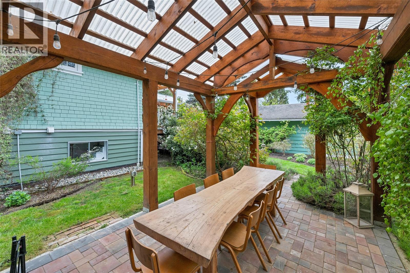  7356 Wallace Drive, Central Saanich